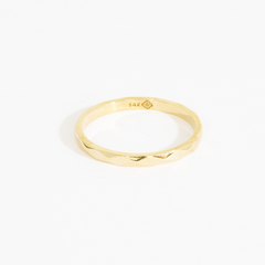Agnes Ridge Pattern Gold Ring