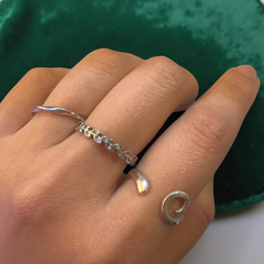 Leafea Sparkle Vine Link Ring