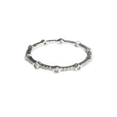 Noelia Bezel Pave Thin Band