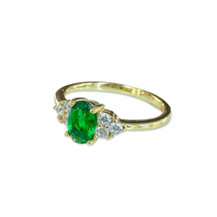Geovana Oval Emerald Gemstone Ring